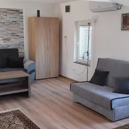 Apartment Aura